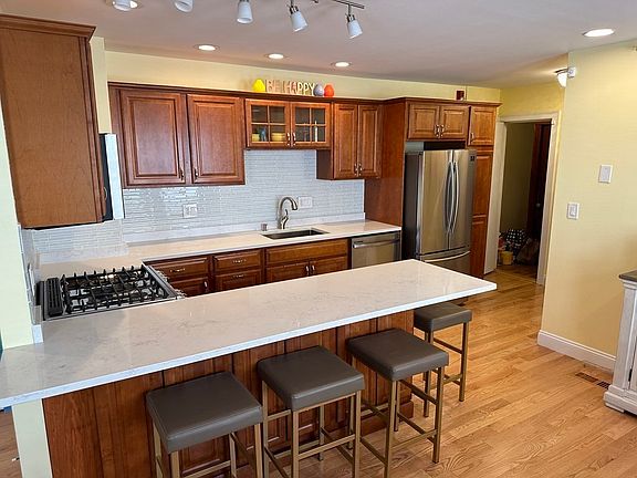 2nd image of 9 Belmont St APT 2