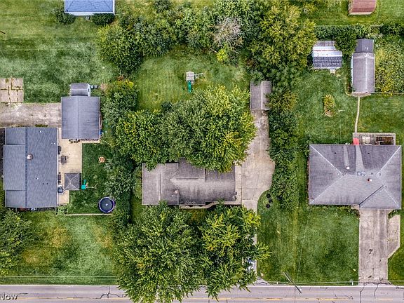 3rd image of 42650 Adelbert St