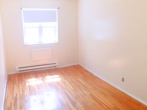 2nd image of 2540 23rd St APT 3F