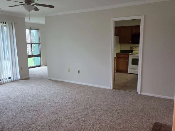 1030 Brinker Dr APT 302, Hagerstown, MD 21740