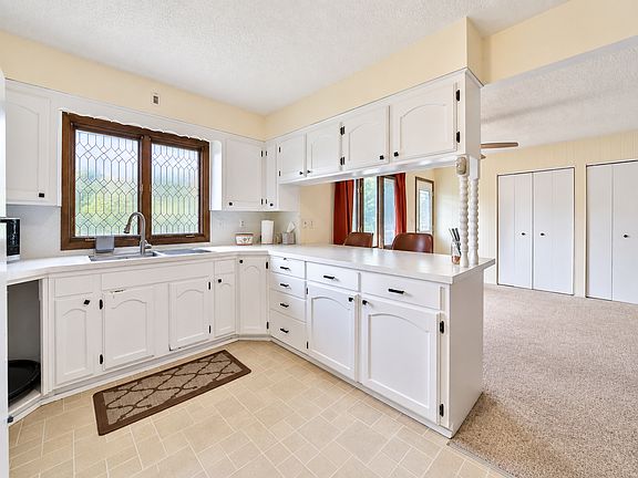3rd image of 821 3rd Ave NE