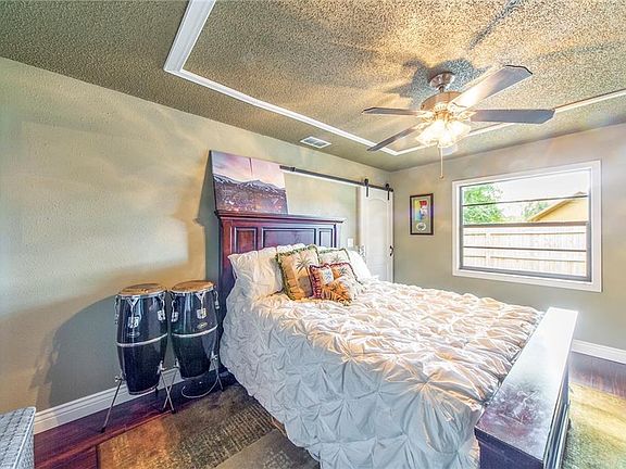 3rd image of 5110 Plantation Dr