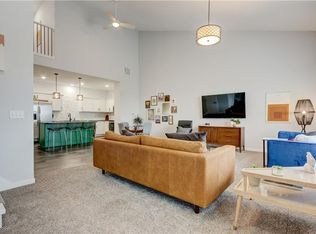 565 10th St, Waukee, IA 50263