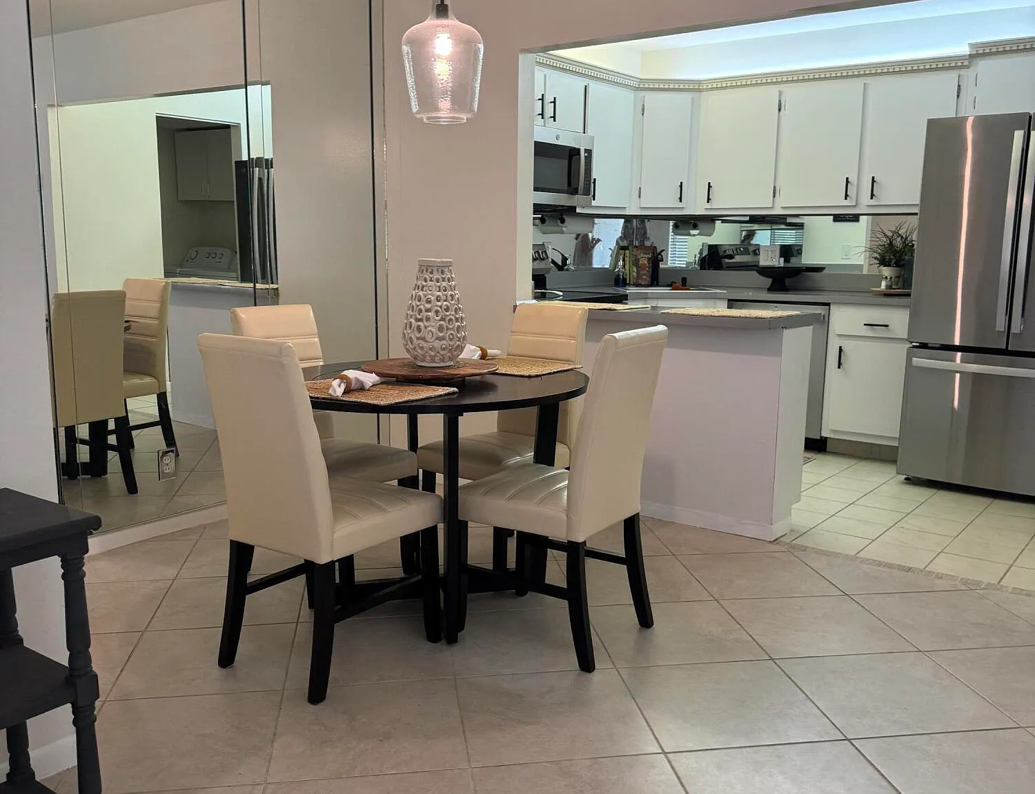 2 bed, 1.5 bath, 920 sqft, $2,100 — Photo 2