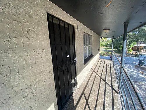 2435 Edwin St NE Photo 1