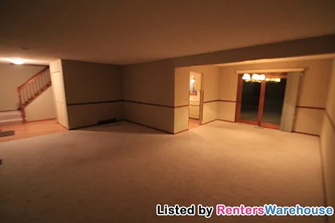 4204 Victoria St N — Photo 7
