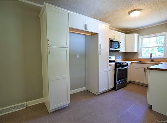 3rd image of 2112 Hollandale Dr