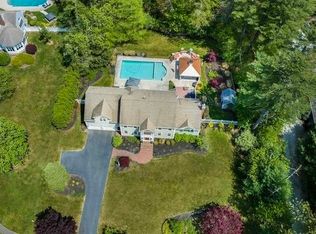 17 Roxanne Rd, Pembroke, MA 02359