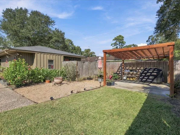 1120 Chatwood Dr, Beaumont, TX 77706
