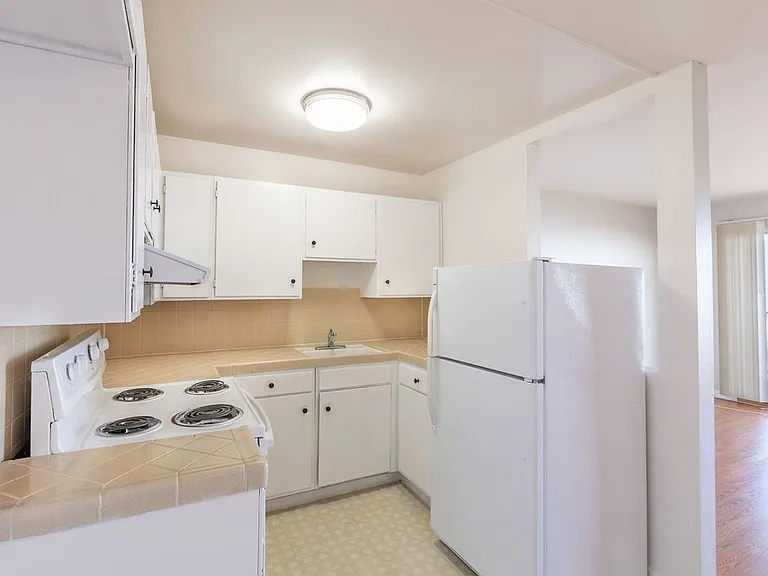 96 Crestline — Photo 20