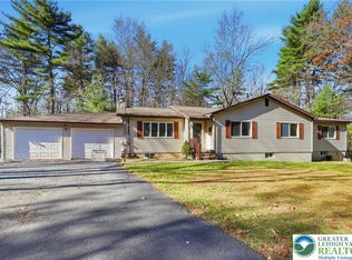 104 Scotch Pine Ct, Dingmans Ferry, PA 18328