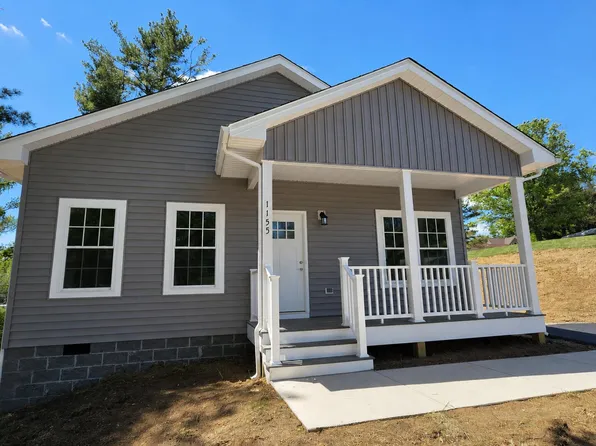1155 Plum St, Christiansburg, VA 24073