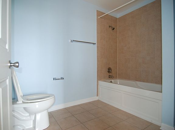 5th image of 5300 N Lincoln Ave APT 4E