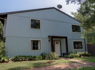 19 Carousel Ct, Sterling, VA 20164