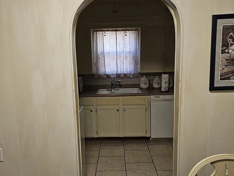 619 E Young St — Photo 1