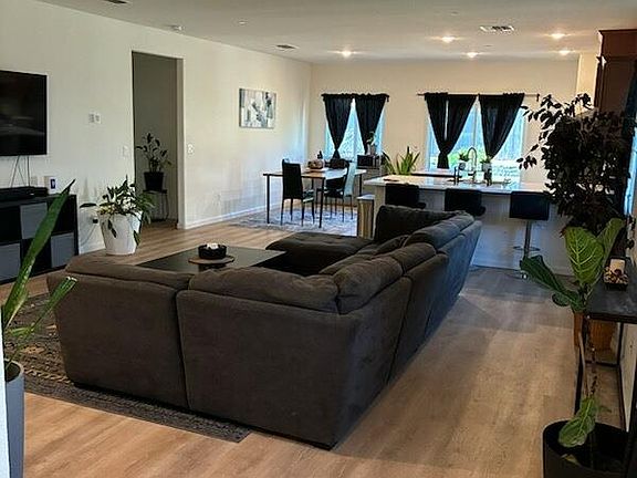 4th image of 3231 Heather Dr