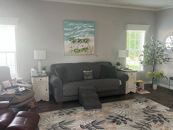 3rd image of 93 E Hampton Dr