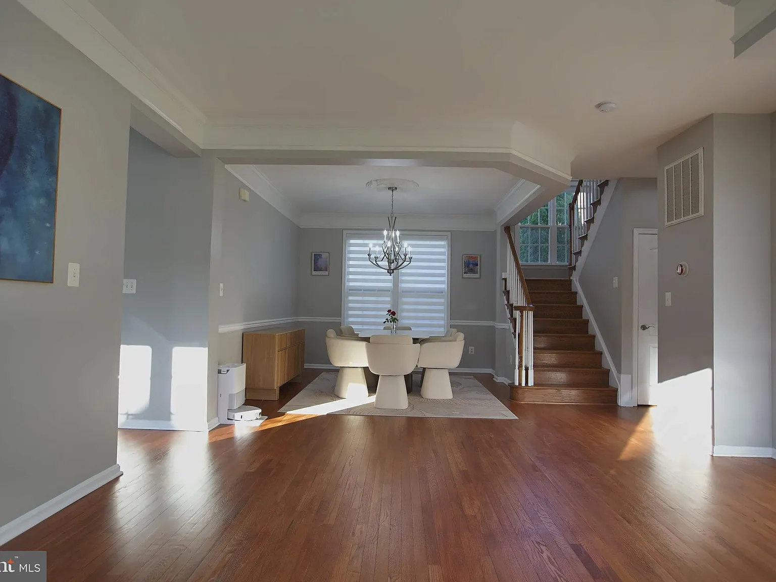4 bed, 2.5 bath, 2760 sqft, $4,200 — Photo 3