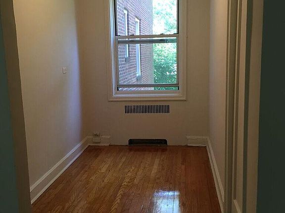 4th image of 615 Larchmont Acres APT C