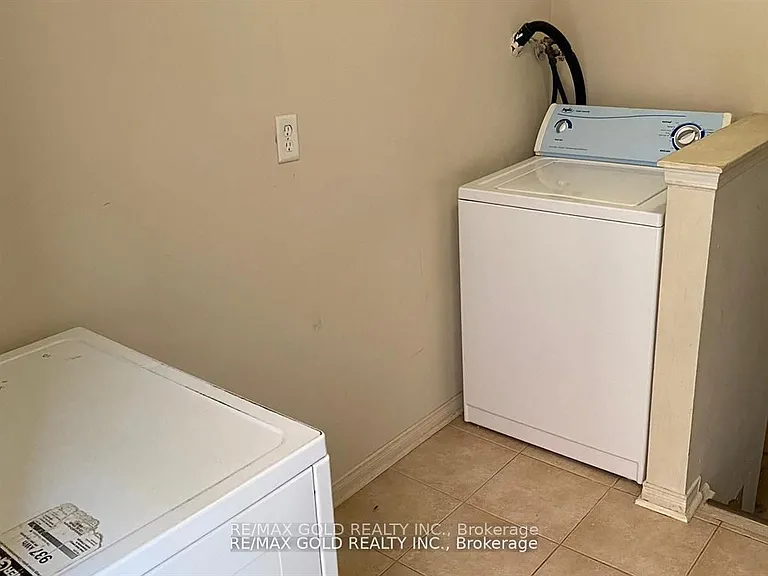 27 Middlecote Dr #BASEMENT — Photo 10