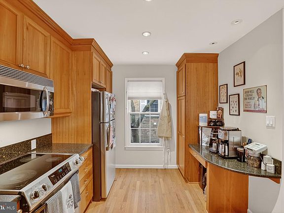 5th image of 1003B N Daniel St