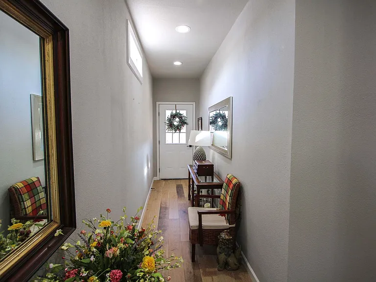 711 W Lullwood Ave — Photo 14