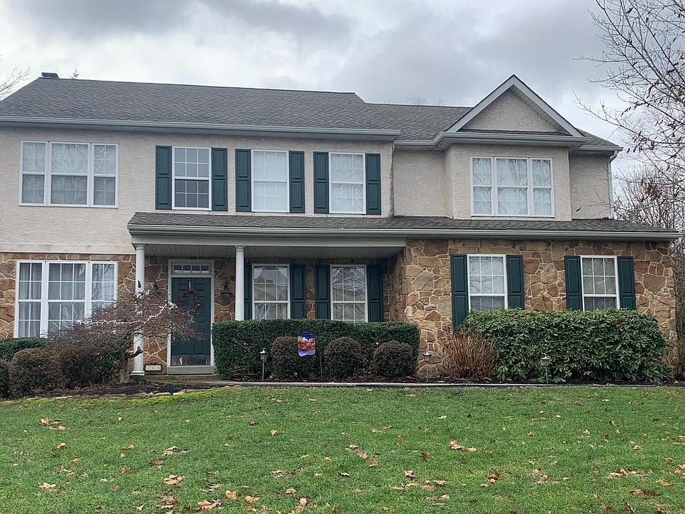 1st image of 704 Garden Dr