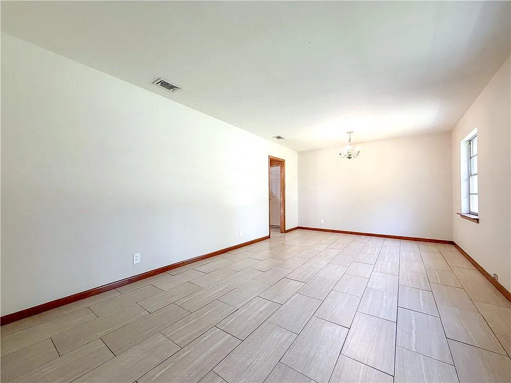 3 bed, 2.0 bath, 1346 sqft, $1,445 — Photo 3