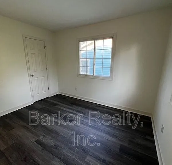 555-4 E Edenton St — Photo 8