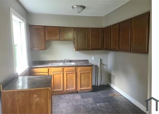 2nd image of 3520 Park Ave SW
