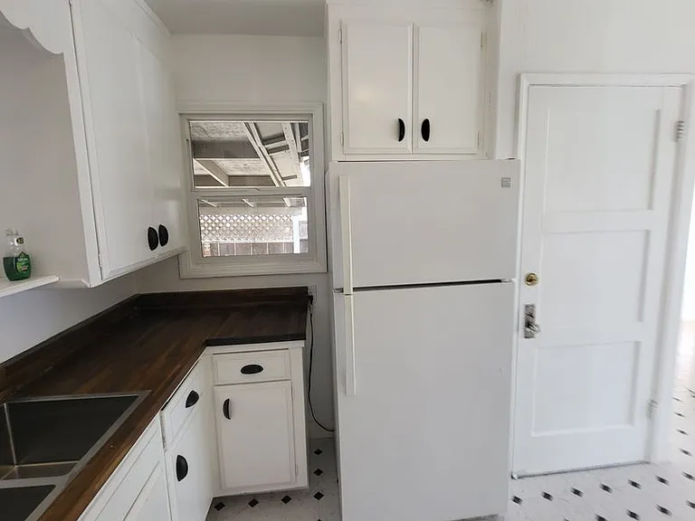 555 W Whittier Ave — Photo 16