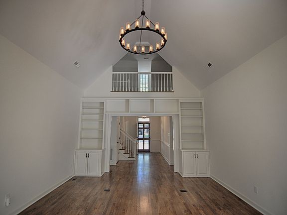 4th image of 2068 Carriage Way
