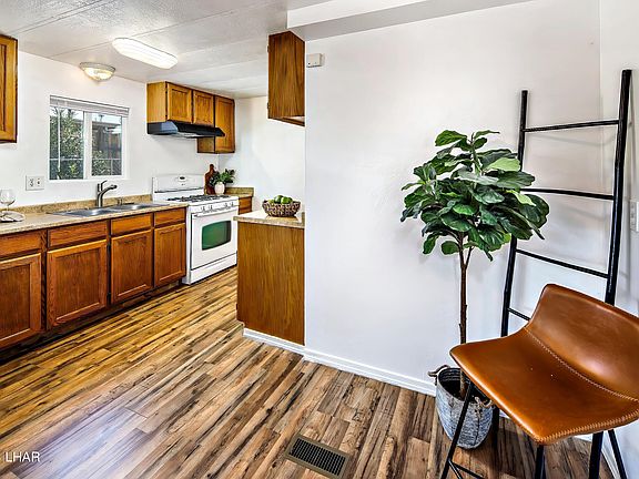 4th image of 3072 Erwin Ln