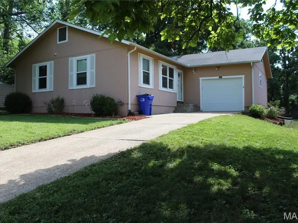 3678 Falcon Ave, Bridgeton, MO 63044