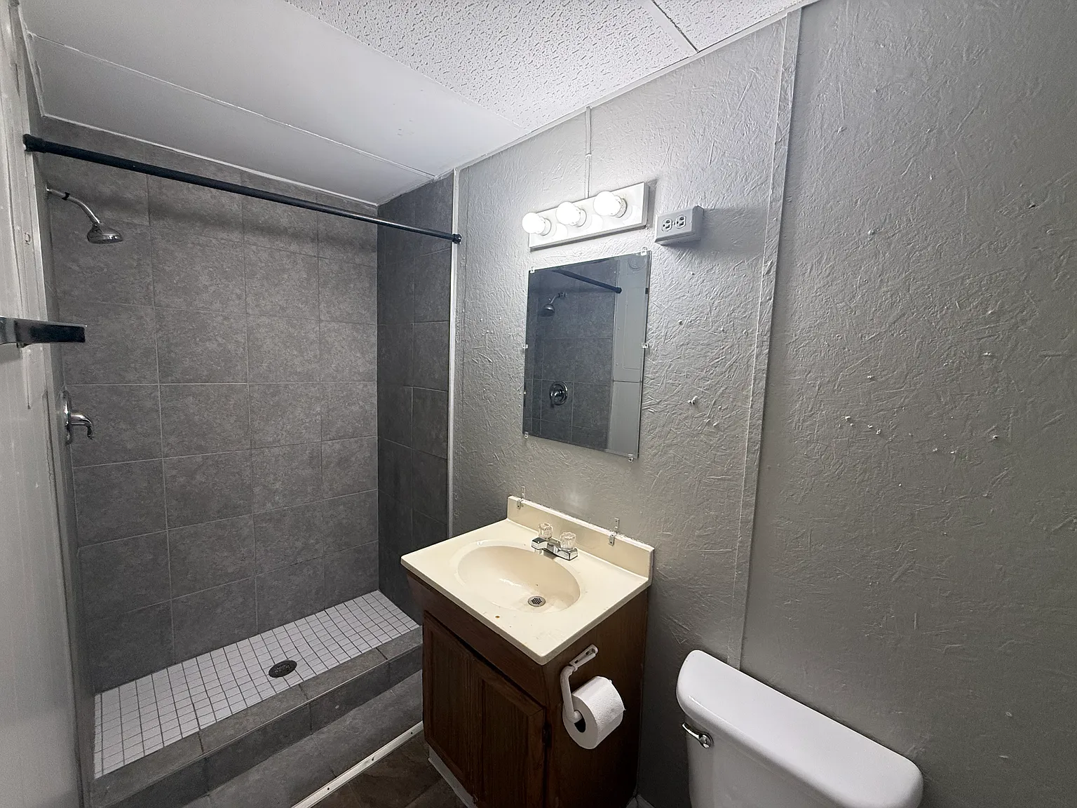 1 bed, 800 sqft, $695 — Photo 3
