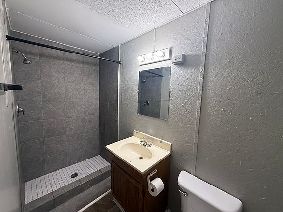 3rd image of 1033 Thornton Ave #4