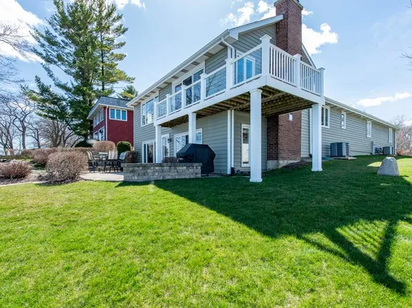 42785 N Woodbine Ave, Antioch, IL 60002