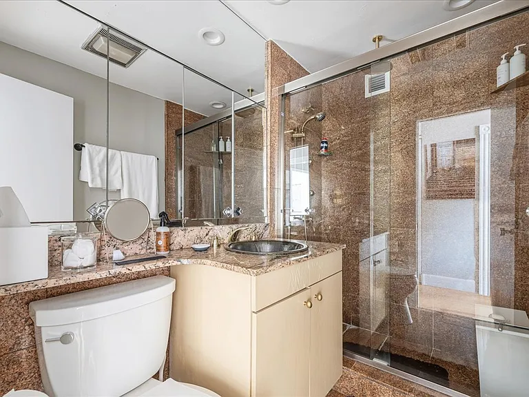 65 E India Row #26F — Photo 26