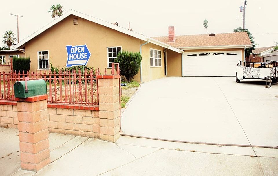 1st image of 18220 E Bellefont Dr