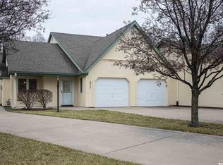 2717 Chipperfield Rd, Lawrence, KS 66047