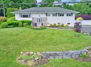 6 High Elms Ln, Glen Cove, NY 11542