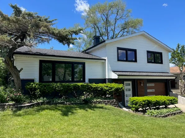 8944 S Maple Ln, Hickory Hills, IL 60457