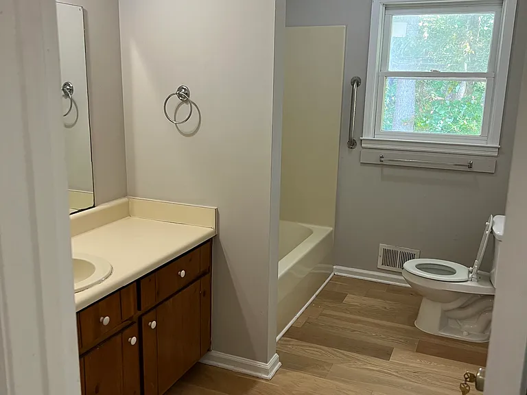 E Cherokee Dr — Photo 5