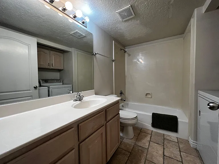 11 E 2200 S — Photo 27