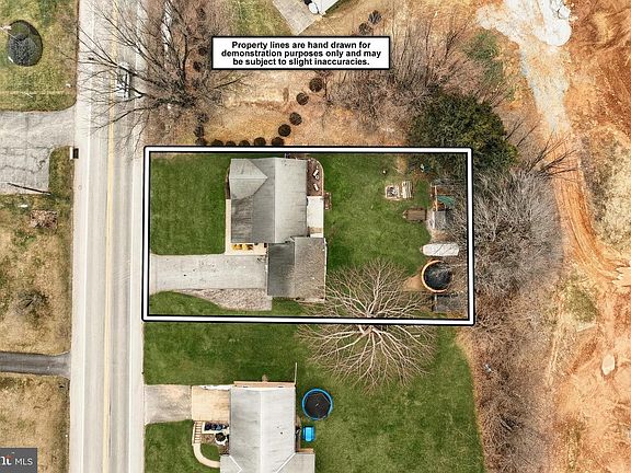 4th image of 2202 Windsor Rd