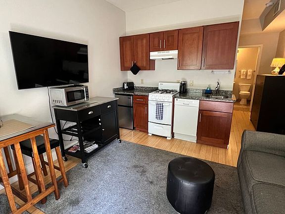 4th image of 305 W Utica St #B101