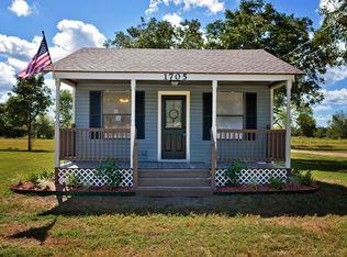 1705 Hand Rd, Victoria, TX 77901