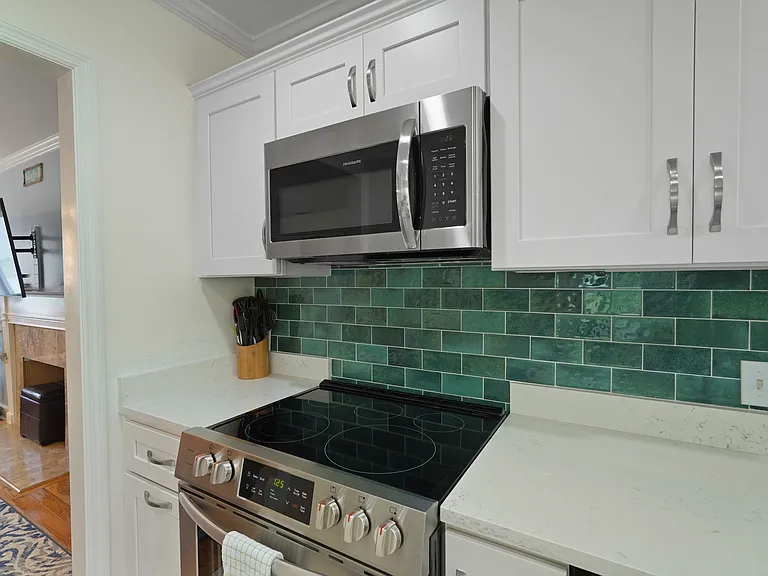 307 E 57th St — Photo 17