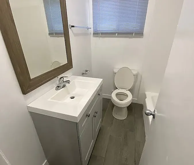 1329 S Saltair Ave #4 — Photo 10