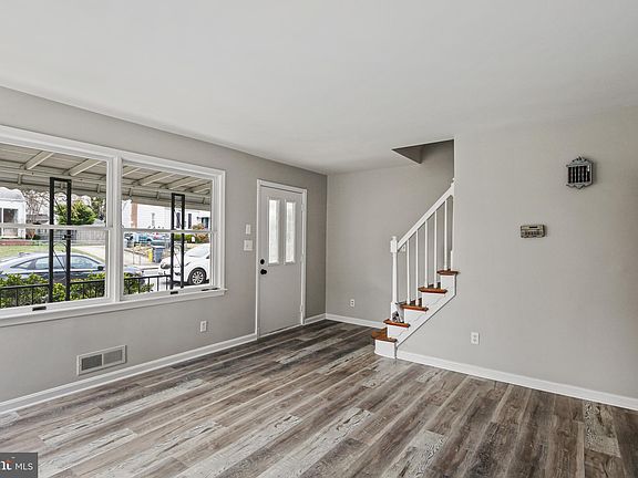 3rd image of 103 Cromwell Ave